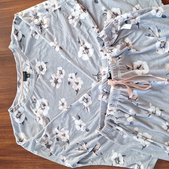 Tahari pajama set, lounge wear New with tags 2X - Picture 2 of 6